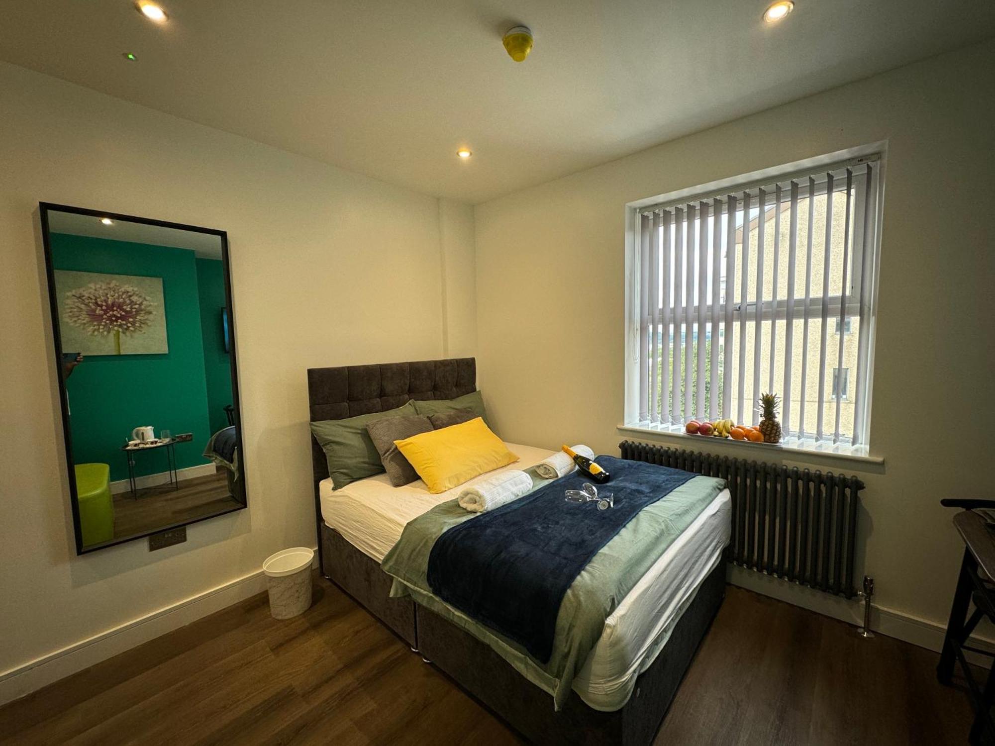 Southgate Luxury Apartments Elland 외부 사진