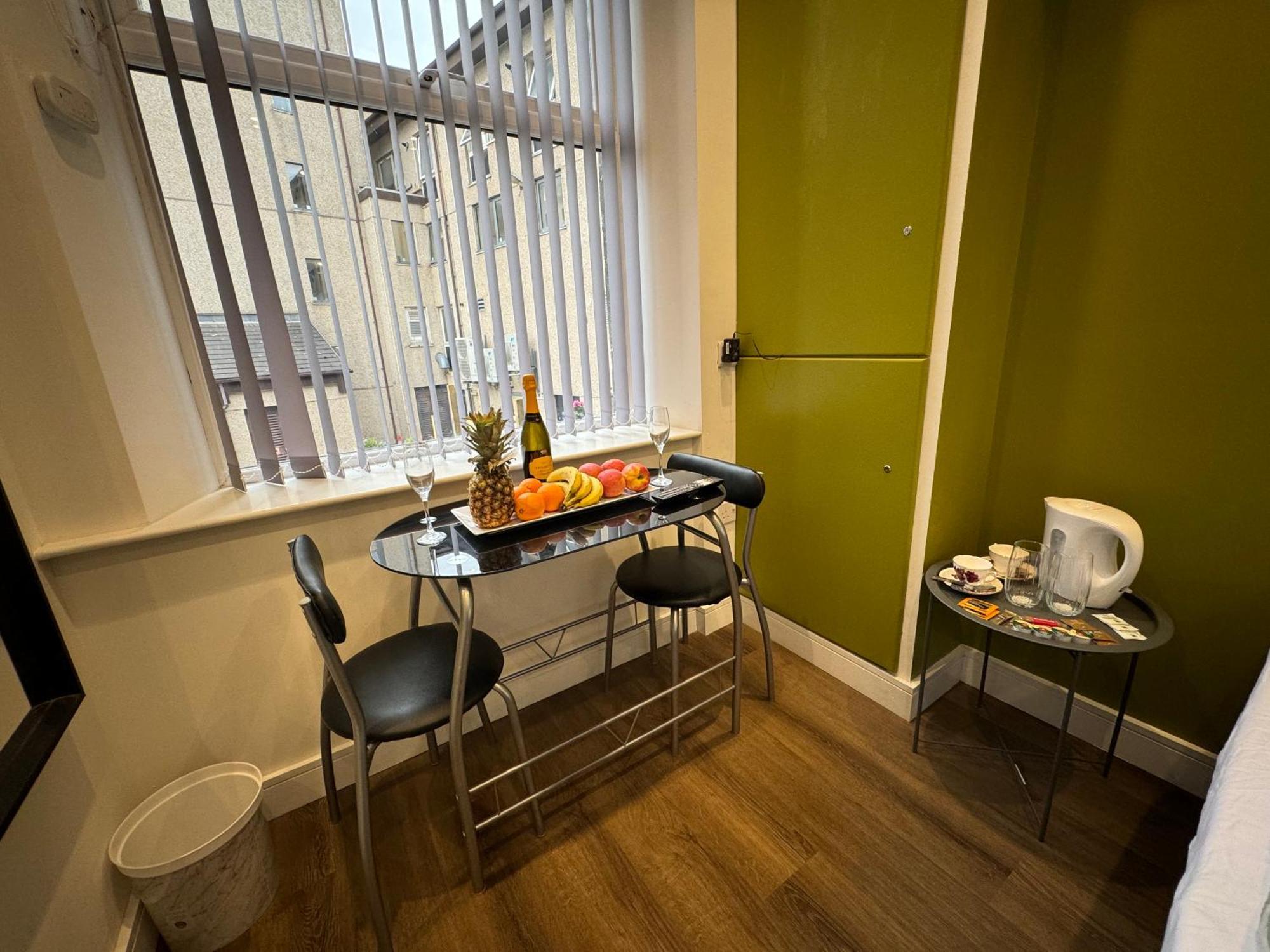 Southgate Luxury Apartments Elland 외부 사진
