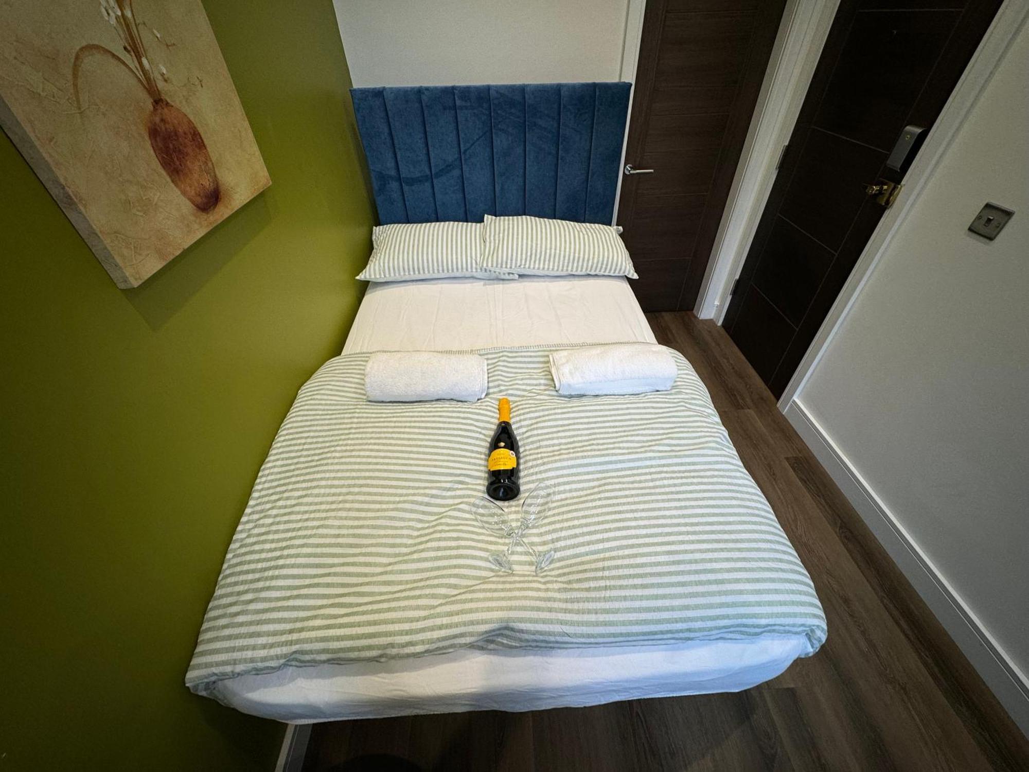 Southgate Luxury Apartments Elland 외부 사진