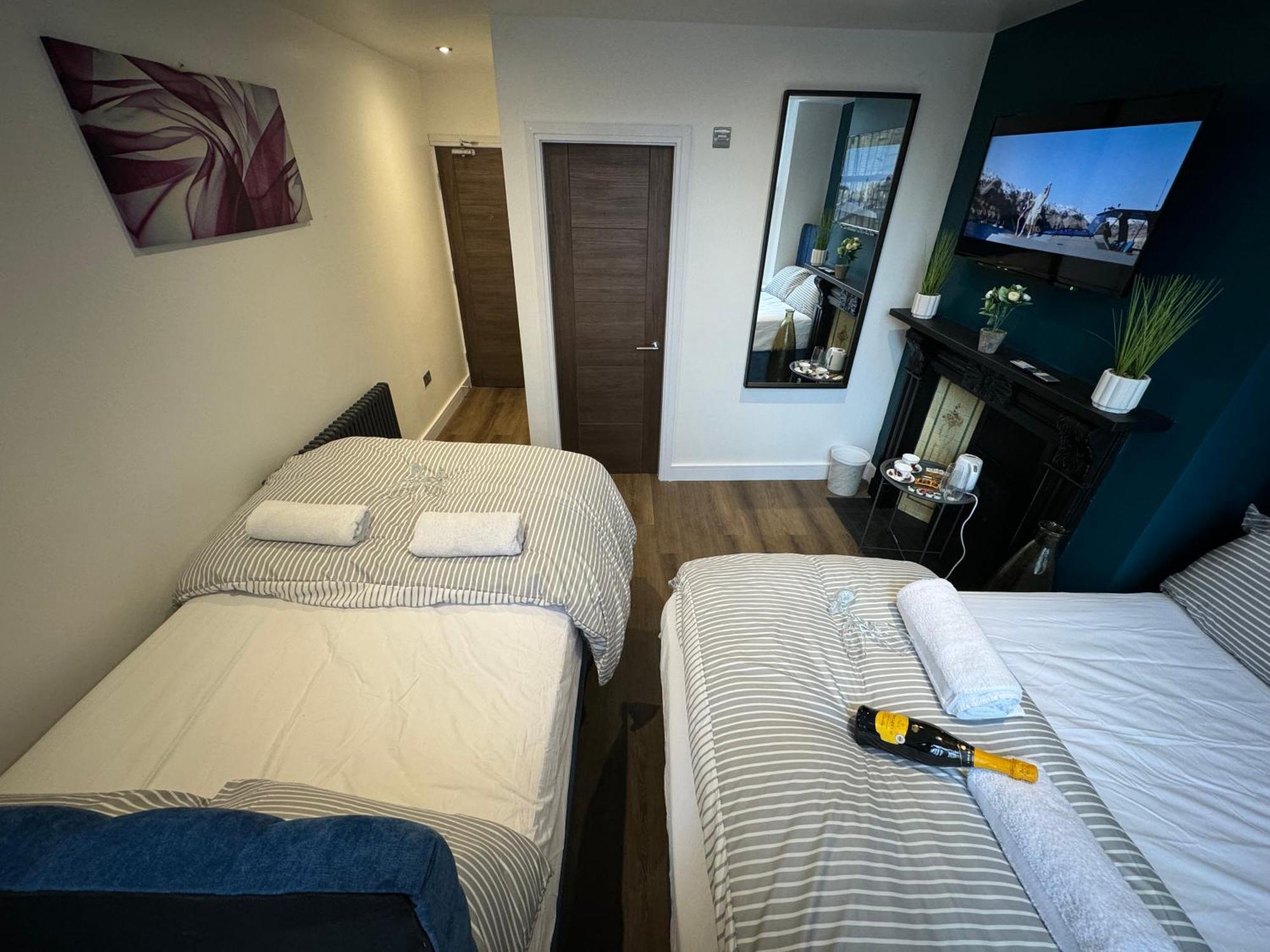 Southgate Luxury Apartments Elland 외부 사진